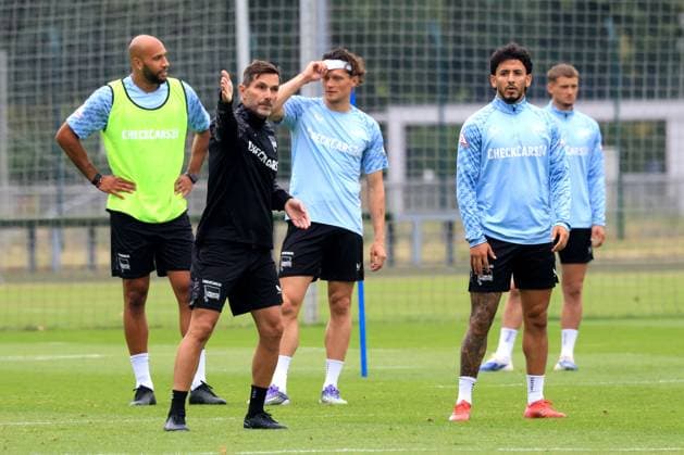 DEU, DFL, 2. FBL Hertha BSC, Training, 03.07.2025, Sportforum, Berlin, DEU, DFL, 2. FBL Hertha BSC, Training, im Bild Cheftrainer Stefan Leitl (Hertha BSC Berlin), Fabian Reese (Hertha BSC Berlin 11), John Anthony Brooks (Hertha BSC Berlin 25), Kevin Sessa (Hertha BSC Berlin 8) DFL - regulations prohibit any use of Photographs as image sequences and or quasi-video
