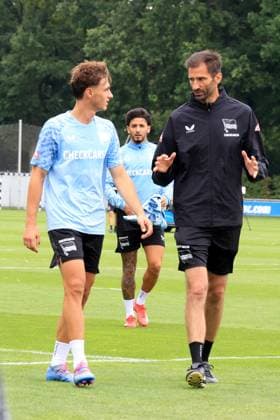 DEU, DFL, 2. FBL Hertha BSC, Training, 03.07.2025, Sportforum, Berlin, DEU, DFL, 2. FBL Hertha BSC, Training, im Bild Co-Trainer Andre Mijatovic (Hertha BSC Berlin), Maurice Krattenmacher (Hertha BSC Berlin 14) DFL - regulations prohibit any use of Photographs as image sequences and or quasi-video