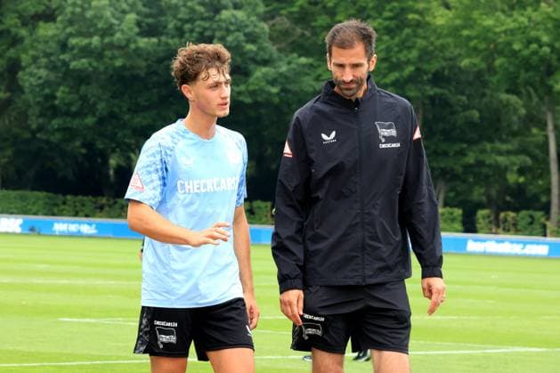 DEU, DFL, 2. FBL Hertha BSC, Training, 03.07.2025, Sportforum, Berlin, DEU, DFL, 2. FBL Hertha BSC, Training, im Bild Co-Trainer Andre Mijatovic (Hertha BSC Berlin), Maurice Krattenmacher (Hertha BSC Berlin 14) DFL - regulations prohibit any use of Photographs as image sequences and or quasi-video