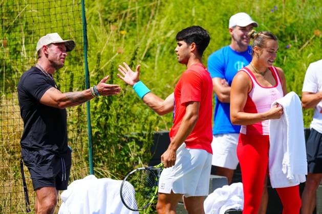 Aryna Sabalenka and Carlos Alcaraz on the practice courts with Georgios Frangulis Wimbledon Tennis Championships, Day 4, The All England Lawn Tennis and Croquet Club, London, UK - 03 Jul 2025London The All England Lawn Tennis and United Kingdom  Copyright: xJavierxGarcia Shutterstockx 15382592r