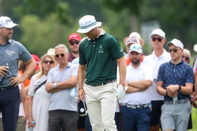 Martin Kaymer (GER) jongliert mit dem Ball am Abschlag,Tee, 36. BMW International Open 2025, Golf, DP World Tour, Herren, Runde 1, 03.07.2025 Eichenried Bayern Deutschland