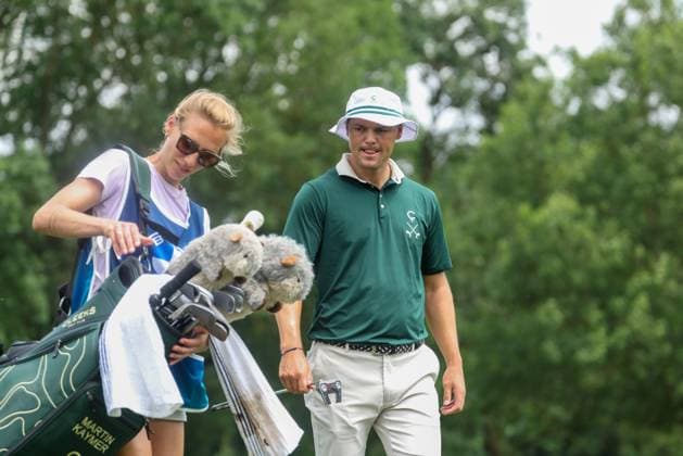 Ehefrau Irene Scholz (Caddy) und Martin Kaymer (GER), 36. BMW International Open 2025, Golf, DP World Tour, Herren, Runde 1, 03.07.2025 Eichenried Bayern Deutschland