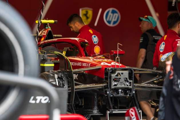Formula 1 Qatar Airways British Grand Prix 2025 Alexis Perrin OVERTAKE MAXPPP - Silverstone 03 07 2025 Scuderia Ferrari HP car box mechanic during the Formula 1 Qatar Airways British Grand Prix 2025, the 12th round of the 2025 FIA Formula 1 World Championship, WM, Weltmeisterschaft at the Silverstone Circuit in Silverstone, United Kingdom, from July 3 to 6, 2025 Silverstone United Kingdom  Copyright: xOVERTAKE MAXPPPxAlexisxPerrinx OVT202507033384 OVT202507033384