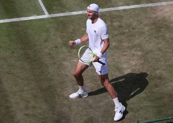 Jan-Lennard Struff (GER) jubelt nach dem Sieg, Jubel, Freude, Emotion Tennis - Wimbledon 2025 - Grand Slam ITF ATP, Tennis Herren WTA, Tennis Damen - AELTC - London - - Great Britain - 3 July 2025. Copyright: xJuergenxHasenkopfx