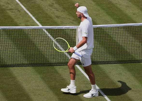 Jan-Lennard Struff (GER) jubelt nach dem Sieg, Jubel, Freude, Emotion Tennis - Wimbledon 2025 - Grand Slam ITF ATP, Tennis Herren WTA, Tennis Damen - AELTC - London - - Great Britain - 3 July 2025. Copyright: xJuergenxHasenkopfx