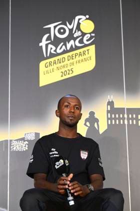 Tour de France 2025 03 07 2025 LILLE METROPOLE, FRANCE - JULY 03 : Girmay Biniam (ERI) of Intermarche - Wanty talking to the press during a press conference, PK, Pressekonferenz and media activities ahead of the 112th edition of Tour de France an UCI World Tour 2.UWT cycling road race stage for Men Elite on July 3, 2025 in Lille Metropole, France, 03 07 2025 ( Motordriver Kenny Verfaillie - Lille Metropole France  Copyright: xVincentxKalutx