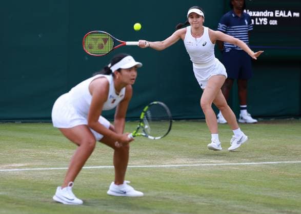 Alexandra Eala (PHI), Eva Lys (GER), Damen Doppel, Women s Doubles Tennis - Wimbledon 2025 - Grand Slam ITF ATP, Tennis Herren WTA, Tennis Damen - AELTC - London - - Great Britain - 3 July 2025. Copyright: xJuergenxHasenkopfx