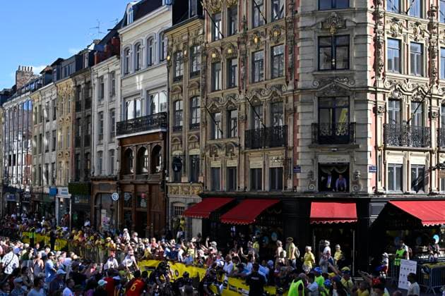 Tour de France 2025 03 07 2025 LILLE METROPOLE, FRANCE - JULY 03 : Fans during the teams presentation prior of the 112th edition of Tour de France an UCI World Tour 2.UWT cycling road race stage for Men Elite on July 3, 2025 in Lille Metropole, France, 03 07 2025 ( Motordriver Kenny Verfaillie - Lille Metropole France  Copyright: xJanxDexMeuleneirx