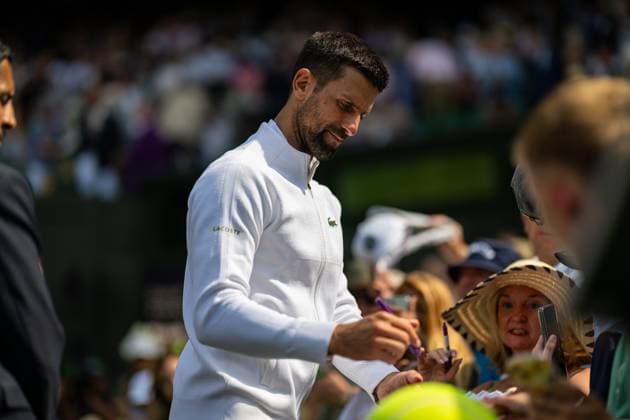 Tennis - Wimbledon Championship 2025 - Day 4 LONDON, ENGLAND - Thursday, July 3, 2025: Novak Djokovic (SRB) signs autographs after the Gentlemen s Singles 3rd Round on Day Four of The Championships Wimbledon 2025 at the All England Lawn Tennis and Croquet Club. Djokovic won 6-3, 6-2, 6-0. (Photo by Kirsten Holst Propaganda) LONDON All England Lawn Tennis and Croquet Club GREATER LONDON ENGLAND  Copyright: xKirstenxHolstx 2025-07-03-072-Wimbledon_2025_Day_4