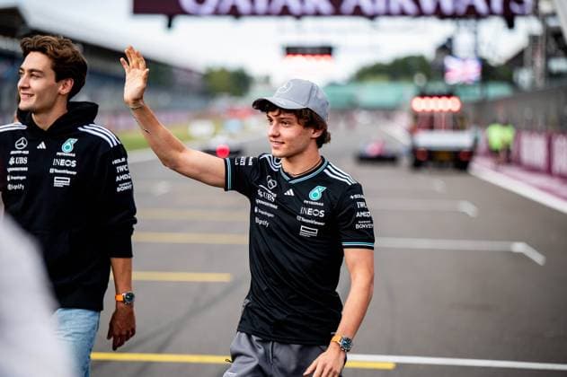 F1 - BRITISH GRAND PRIX 2025 KIMI ANTONELLI Andrea (ita), Mercedes AMG F1 Team W16, portrait during the Formula 1 Qatar Airways British Grand Prix 2025, 12th round of the 2025 FIA Formula One World Championship, WM, Weltmeisterschaft from July 4 to 6, 2025 on the Silverstone Circuit, in Silverstone, United Kingdom - SilverstoneUnited Kingdom  Copyright: xALBERTOxVIMERCATIx
