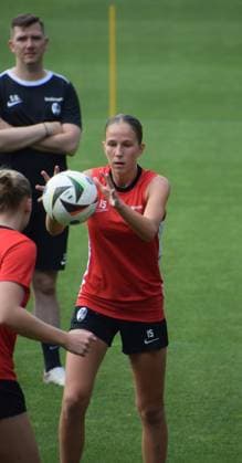 Schwarzwald Stadion, 3th July 2025 Man Schneider (15 Freiburg) during the training from the SC Freiburg Frauen on 3th july 2025 (Arne van der Ben SPP) Copyright: xArnexvanxderxBenx xSPPx spp-en-ArVaDeBeSp-SPO-10