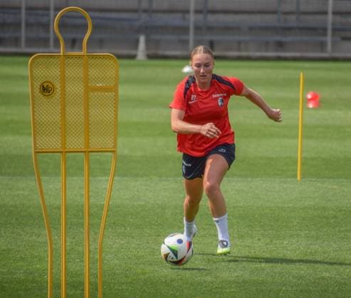 Schwarzwald Stadion, 3th July 2025 Samantha Steuerwald (21 Freiburg) during the training from the SC Freiburg Frauen on 3th july 2025 (Arne van der Ben SPP) Copyright: xArnexvanxderxBenx xSPPx spp-en-ArVaDeBeSp-SPO-21