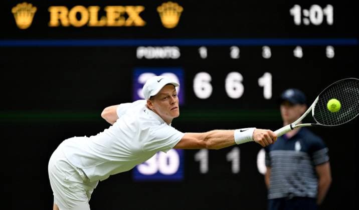 (250704) -- LONDON, July 4, 2025 -- Jannik Sinner hits a return during the men s singles second round match between Jannik Sinner of Italy and Aleksandar Vukic of Australia at the Wimbledon Tennis Championships in London, Britain, July 3, 2025. ) (SP)BRITAIN-LONDON-TENNIS-WIMBLEDON-MEN S SINGLES LixYing 