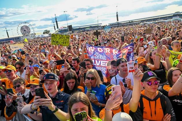 Formula 1 Launch Event, Drivers Silverstone, UK, 03 July, 2025. 03 July 2025. Fans at the ebay Main Stage for the Launch Event at the Formula 1 Qatar Airways British Grand Prix at Silverstone, Northamptonshire, UK., Credit:Lee Floyd Avalon UK, Northamptonshire, Silverstone  Copyright: xLeexFloydx xAvalonx 1018158520