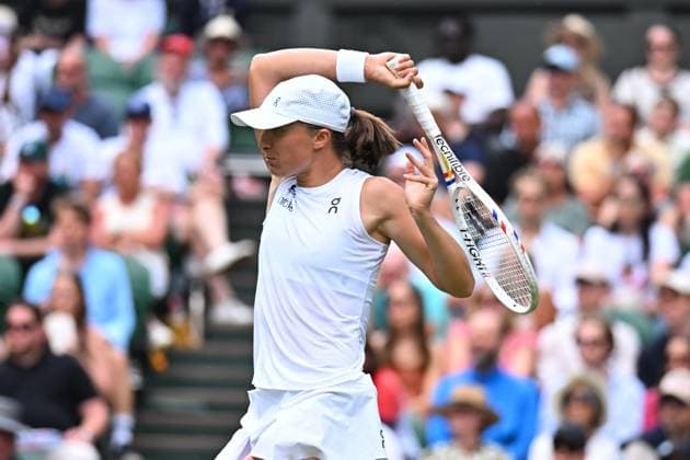 Wimbledon - 2nd Round Iga Swiatek (POL) during her second round match at the 2025 Wimbledon Championships at the AELTC in London, GREAT BRITAIN, on July 3, 2025. Photo by Corinne Dubreuil ABACAPRESS.COM London United Kingdom  Copyright: xDubreuilxCorinne ABACAx