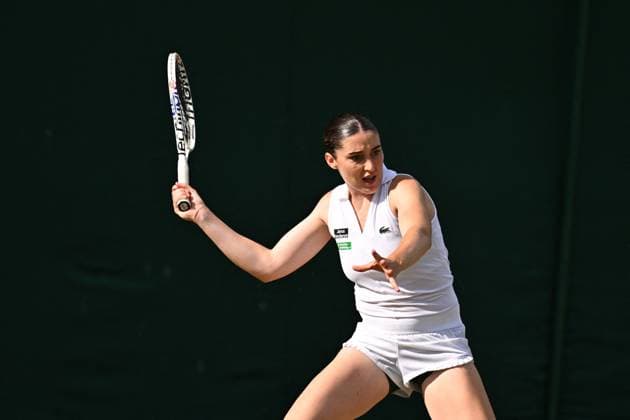 Wimbledon - 2nd Round Elsa Jacquemot (FRA) during her second round match at the 2025 Wimbledon Championships at the AELTC in London, GREAT BRITAIN, on July 3, 2025. Photo by Corinne Dubreuil ABACAPRESS.COM London United Kingdom  Copyright: xDubreuilxCorinne ABACAx