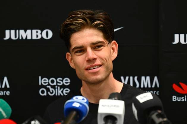 Tour de France 2025 04 07 2025 LILLE METROPOLE, FRANCE - JULY 04 : Van Aert Wout (BEL) of Team Visma - Lease a Bike talking to the press during a press conference, PK, Pressekonferenz and media activities ahead of the 112th edition of Tour de France an UCI World Tour 2.UWT cycling road race stage for Men Elite on July 4, 2025 in Lille Metropole, France, 04 07 2025 ( Motordriver Kenny Verfaillie - Lille Metropole France  Copyright: xVincentxKalutx