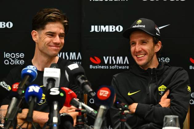 Tour de France 2025 04 07 2025 LILLE METROPOLE, FRANCE - JULY 04 : Van Aert Wout (BEL) of Team Visma - Lease a Bike and Yates Simon (GBR) of Team Visma - Lease a Bike talking to the press during a press conference, PK, Pressekonferenz and media activities ahead of the 112th edition of Tour de France an UCI World Tour 2.UWT cycling road race stage for Men Elite on July 4, 2025 in Lille Metropole, France, 04 07 2025 ( Motordriver Kenny Verfaillie - Lille Metropole France  Copyright: xVincentxKalutx