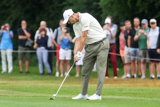 Martin Kaymer (GER) auf dem Fairway, 36. BMW International Open 2025, Golf, DP World Tour, Herren, Runde 2, 04.07.2025 Eichenried Bayern Deutschland