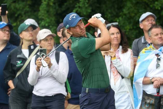 Marcel Siem (GER) schlaegt aus dem Rough, 36. BMW International Open 2025, Golf, DP World Tour, Herren, Runde 2, 04.07.2025 Eichenried Bayern Deutschland