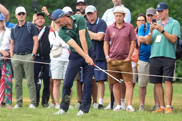 Martin Kaymer (GER) schlaegt aus dem Rough, 36. BMW International Open 2025, Golf, DP World Tour, Herren, Runde 2, 04.07.2025 Eichenried Bayern Deutschland