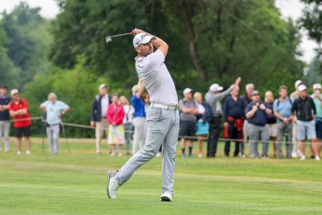 Nicolai von Dellingshausen (GER) auf dem Fairway, 36. BMW International Open 2025, Golf, DP World Tour, Herren, Runde 2, 04.07.2025 Eichenried Bayern Deutschland
