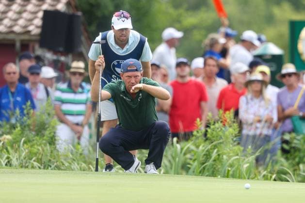 Marcel Siem (GER) beim lesen der Puttlinie auf der 18, 36. BMW International Open 2025, Golf, DP World Tour, Herren, Runde 2, 04.07.2025 Eichenried Bayern Deutschland