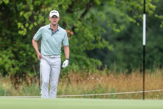 Hurly Long (GER) beim lesen der Puttlinie, 36. BMW International Open 2025, Golf, DP World Tour, Herren, Runde 2, 04.07.2025 Eichenried Bayern Deutschland