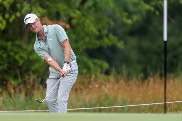 Hurly Long (GER) beim Chip aufs Green, 36. BMW International Open 2025, Golf, DP World Tour, Herren, Runde 2, 04.07.2025 Eichenried Bayern Deutschland