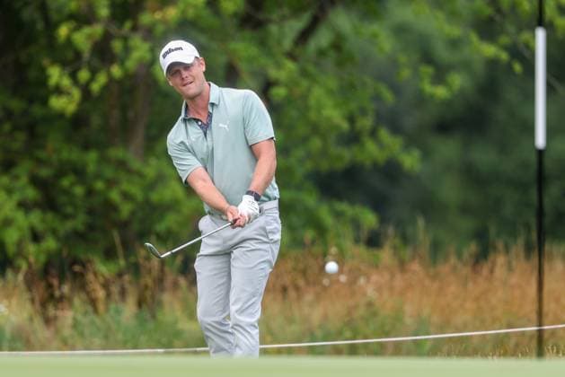 Hurly Long (GER) beim Chip aufs Green, 36. BMW International Open 2025, Golf, DP World Tour, Herren, Runde 2, 04.07.2025 Eichenried Bayern Deutschland