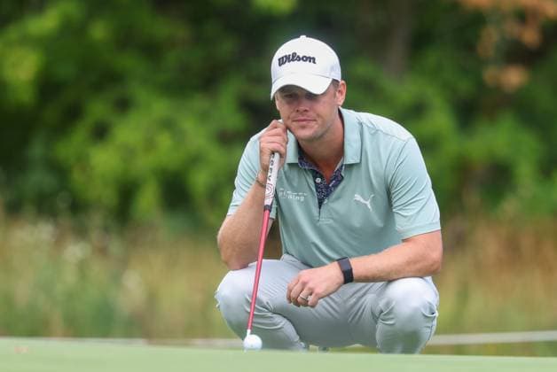 Hurly Long (GER) beim lesen der Puttlinie, 36. BMW International Open 2025, Golf, DP World Tour, Herren, Runde 2, 04.07.2025 Eichenried Bayern Deutschland