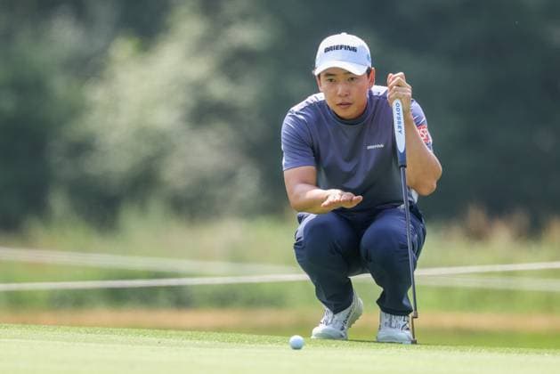 Yuto Katsuragawa (JPN) beim lesen der Puttlinie, 36. BMW International Open 2025, Golf, DP World Tour, Herren, Runde 2, 04.07.2025 Eichenried Bayern Deutschland