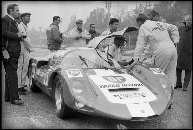 World record attempt in Monza 1967: Working on the Porsche 906 World record attempt in Monza 1967: Working on the Porsche 906 9512474