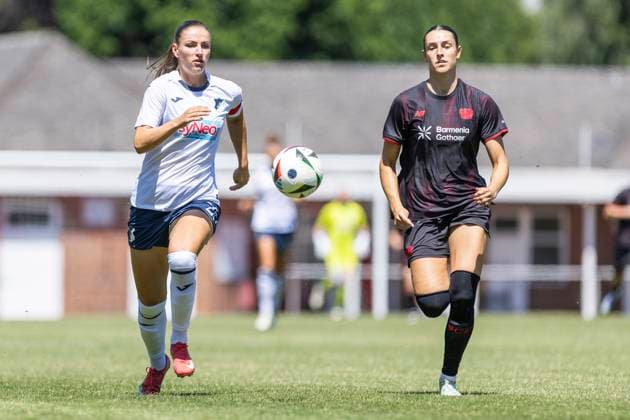 Testspiel Frauen: TSG 1899 Hoffenheim - Bayer 04 Leverkusen; 04.07.2025 Melissa Kössler (TSG 1899 Hoffenheim, 25), Selina Ostermeier (Bayer 04 Leverkusen, 2) im Testspiel der Frauenmannschaften der TSG 1899 Hoffenheim und Bayer 04 Leverkusen am 04.07.2025 im Schulstadion in Westerburg Copyright: xBEAUTIFULxSPORTS Meuselx