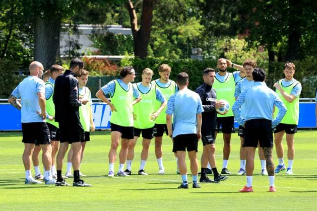 DEU, DFL, 2. FBL Hertha BSC, Training, 04.07.2025, Sportforum, Berlin, DEU, DFL, 2. FBL Hertha BSC, Training, im Bild Cheftrainer Stefan Leitl (Hertha BSC Berlin), Hertha-Spielerkreis DFL - regulations prohibit any use of Photographs as image sequences and or quasi-video