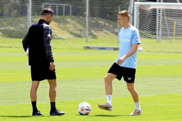DEU, DFL, 2. FBL Hertha BSC, Training, 04.07.2025, Sportforum, Berlin, DEU, DFL, 2. FBL Hertha BSC, Training, im Bild Cheftrainer Stefan Leitl (Hertha BSC Berlin), Palko Dardai (Hertha BSC Berlin 20) DFL - regulations prohibit any use of Photographs as image sequences and or quasi-video