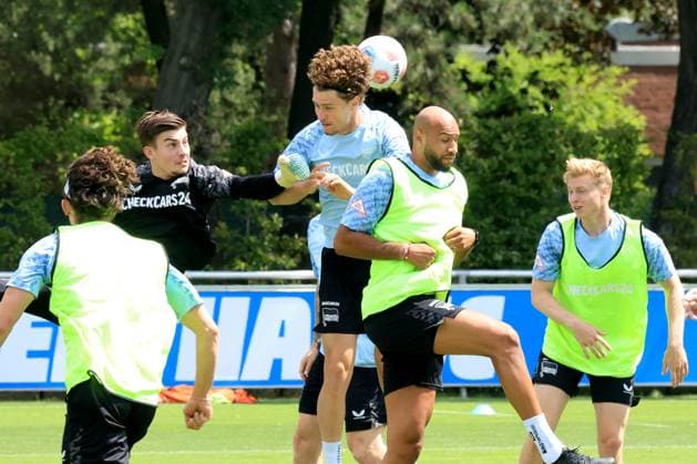 DEU, DFL, 2. FBL Hertha BSC, Training, 04.07.2025, Sportforum, Berlin, DEU, DFL, 2. FBL Hertha BSC, Training, im Bild Robert Kwasigroch (Hertha BSC Berlin 13), Linus Gechter (Hertha BSC Berlin 44), John Anthony Brooks (Hertha BSC Berlin 25) DFL - regulations prohibit any use of Photographs as image sequences and or quasi-video