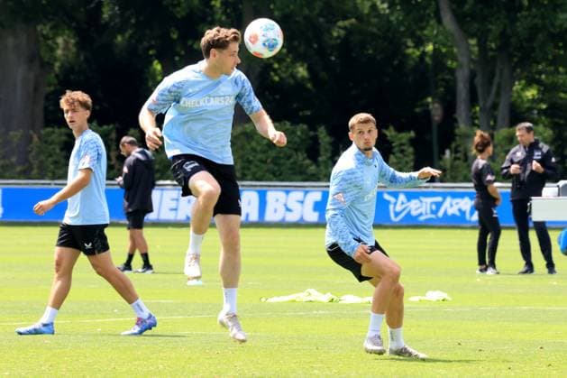 DEU, DFL, 2. FBL Hertha BSC, Training, 04.07.2025, Sportforum, Berlin, DEU, DFL, 2. FBL Hertha BSC, Training, im Bild Leon Jensen (Hertha BSC Berlin 5), Michael Cuisance (Hertha BSC Berlin 10), Maurice Krattenmacher (Hertha BSC Berlin 14) DFL - regulations prohibit any use of Photographs as image sequences and or quasi-video