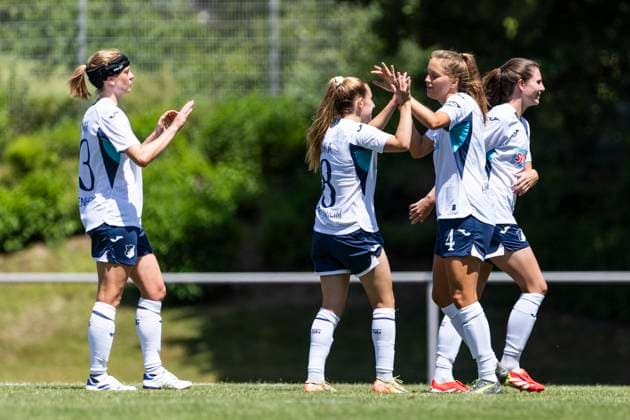 Testspiel Frauen: TSG 1899 Hoffenheim - Bayer 04 Leverkusen; 04.07.2025 Jubel nach dem Tor zum 1:0 durch Lisann Kaut (TSG 1899 Hoffenheim, 4) im Testspiel der Frauenmannschaften der TSG 1899 Hoffenheim und Bayer 04 Leverkusen am 04.07.2025 im Schulstadion in Westerburg Copyright: xBEAUTIFULxSPORTS Meuselx