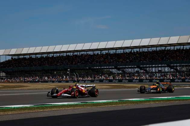 F1 - BRITISH GRAND PRIX 2025 44 HAMILTON Lewis (gbr), Scuderia Ferrari SF-25, action 04 NORRIS Lando (gbr), McLaren F1 Team MCL39, action during the Formula 1 Qatar Airways British Grand Prix 2025, 12th round of the 2025 FIA Formula One World Championship, WM, Weltmeisterschaft from July 4 to 6, 2025 on the Silverstone Circuit, in Silverstone, United Kingdom - SilverstoneUnited Kingdom Copyright: xDPPIx