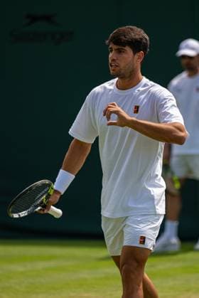 Tennis - Wimbledon Championship 2025 - Day 5 LONDON, ENGLAND - Friday, July 4, 2025: Carlos Alcaraz (ESP) training on court 7 during Day Five of The Championships Wimbledon 2025 at the All England Lawn Tennis and Croquet Club. (Photo by Kirsten Holst Propaganda) LONDON All England Lawn Tennis and Croquet Club GREATER LONDON ENGLAND  Copyright: xKirstenxHolstx 2025-07-04-020-Wimbledon_2025_Day_5