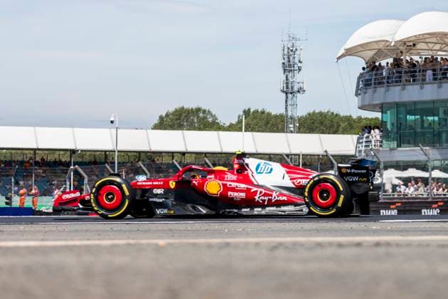 Formula 1 Qatar Airways British Grand Prix 2025 Alexis Perrin OVERTAKE MAXPPP - Silverstone 04 07 2025 44 HAMILTON Lewis (gbr), Scuderia Ferrari HP, action during the Formula 1 Qatar Airways British Grand Prix 2025, the 12th round of the 2025 FIA Formula 1 World Championship, WM, Weltmeisterschaft at the Silverstone Circuit in Silverstone, United Kingdom, from July 3 to 6, 2025 Silverstone United Kingdom  Copyright: xOVERTAKE MAXPPPxAlexisxPerrinx OVT202507046518 OVT202507046518