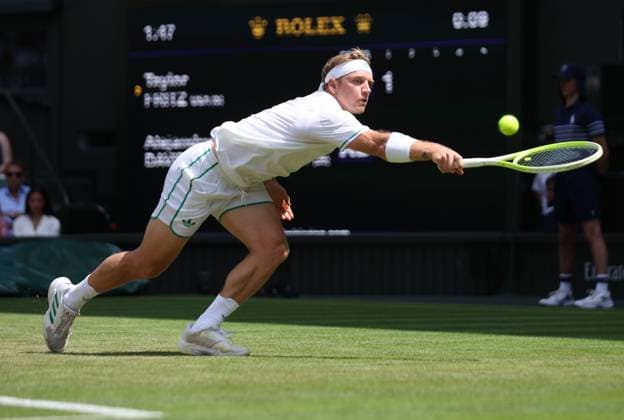 Spain s Alejandro Davidovich Fokina in his third round match against American Taylor Fritz on day five of the 2025 Wimbledon Championships in London on Friday, June 04, 2025.  LON2025070430 HUGOxPHILPOTT