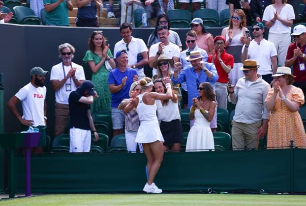 Wimbledon Championships 2025 AELTC, Day Five London, UK - 04 07 2025 Laura Siegemund (GER) celebrates with her team after defeating Madison Keys (USA) in the third round of the 2025 Wimbledon Championships London Wimbledon London GBR, UK NEWSPAPERS OUT Copyright: xMarkxGreenwoodx