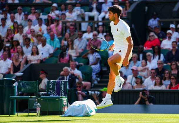 Carlos Alcaraz during his third round match Wimbledon Tennis Championships, Day 5, The All England Lawn Tennis and Croquet Club, London, UK - 04 Jul 2025London The All England Lawn Tennis and United Kingdom  Copyright: xJavierxGarcia Shutterstockx 15384469gn