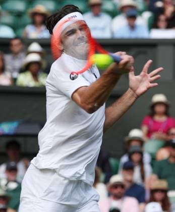 American Taylor Fritz plays a forehand in his third round match against Spain s Alejandro Davidovich Fokina on day five of the 2025 Wimbledon Championships in London on Friday, July 04, 2025.  LON2025070448 HUGOxPHILPOTT
