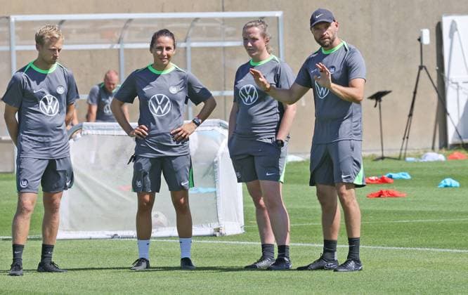 Trainingsstart VfL Wolfsburg Frauen Wolfsburg, 04.07.2025, Fußball, Frauen, Google Pixel Frauen-Bundesliga, VfL Wolfsburg, Trainingstart, Bild zeigt: Impressionen vom Training, VfL-Trainer Stephan Lerch Wolfsburg