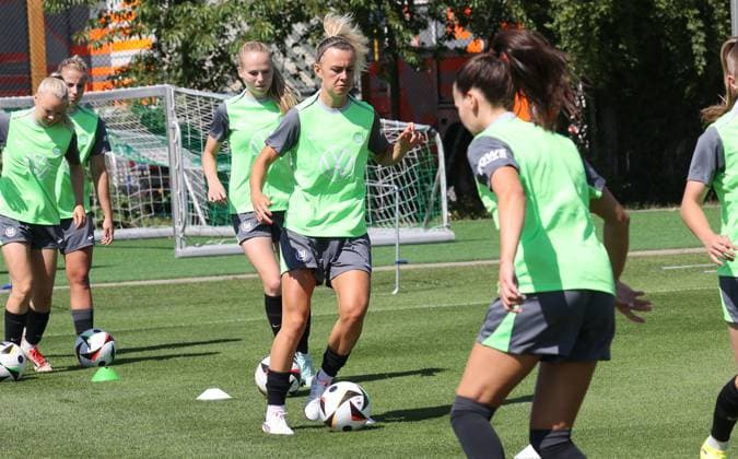 Trainingsstart VfL Wolfsburg Frauen Wolfsburg, 04.07.2025, Fußball, Frauen, Google Pixel Frauen-Bundesliga, VfL Wolfsburg, Trainingstart, Bild zeigt: Impressionen vom Training, Lena Lattwein Wolfsburg