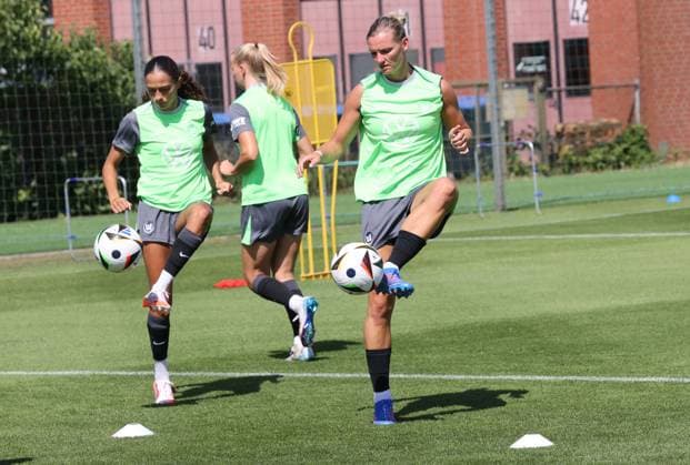 Trainingsstart VfL Wolfsburg Frauen Wolfsburg, 04.07.2025, Fußball, Frauen, Google Pixel Frauen-Bundesliga, VfL Wolfsburg, Trainingstart, Bild zeigt: Impressionen vom Training, Alexandra Popp Wolfsburg