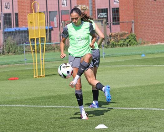 Trainingsstart VfL Wolfsburg Frauen Wolfsburg, 04.07.2025, Fußball, Frauen, Google Pixel Frauen-Bundesliga, VfL Wolfsburg, Trainingstart, Bild zeigt: Impressionen vom Training, Kessya Bussy Wolfsburg